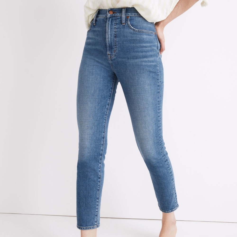 The Perfect Vintage Crop Jean in Sandford Wash: Summerweight Edition - Picture 3 of 9